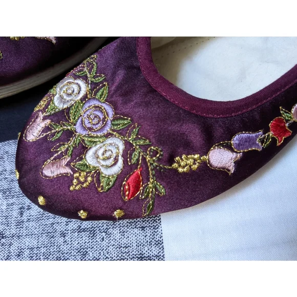 Sold🔴 NWOT silk embroidered Japanese floral rosette maroon ballet Slippers sz 8 - Picture 2 of 5